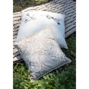 AMMOS 5 ΔΙΑΚΟΣΜΗΤΙΚΟ ΜΑΞΙΛΑΡΙ 60x60cm ΥΦΑΣΜΑ ΜΠΕΖ ΒΑΜΒΑΚΙ